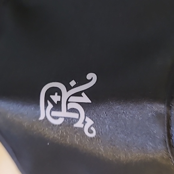 New in box..St. Regis eye masks - Picture 2 of 3